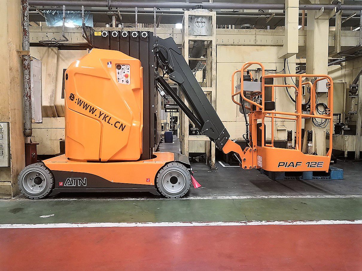 12米桅桿式登高車