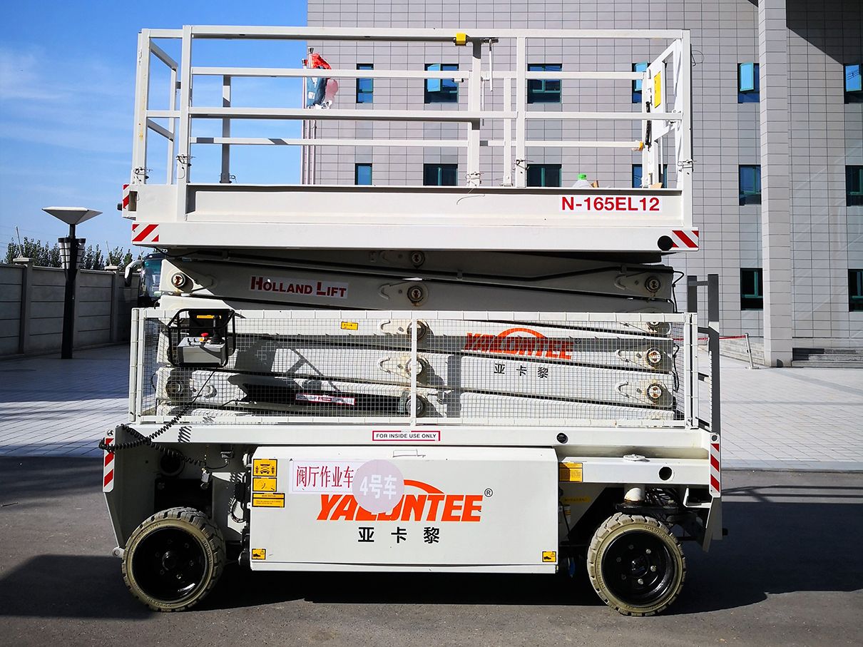 19米剪式升降車 19米剪式升降車